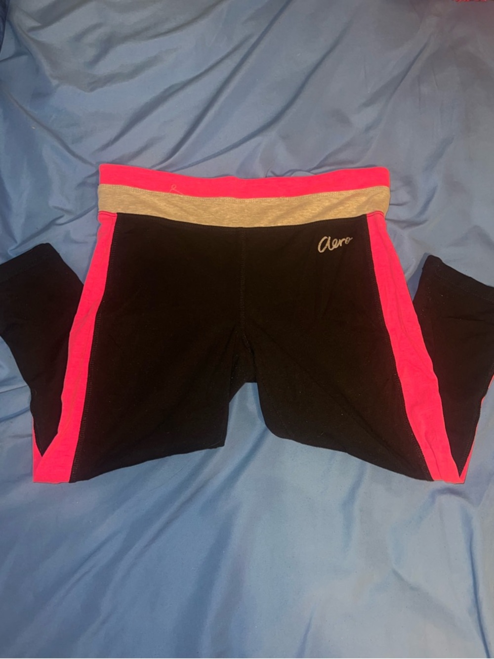 Aero live love dream colorblock capri leggings